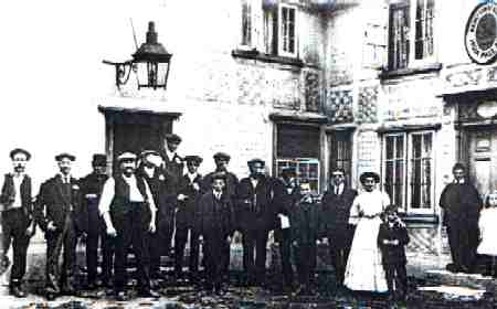 Circa 1909 showing Charles Henry Igglesden (4th from left) and 6 members of his family from the right** -- Public Houses, Taverns & Inns in Essex, Genealogy, Trade Directories & Census + Censusology