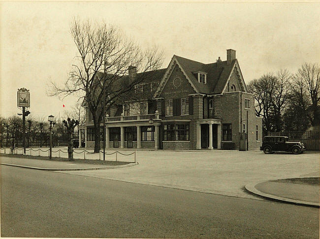 Bald Faced Stag, High Road, Buckhurst Hill - in 1939