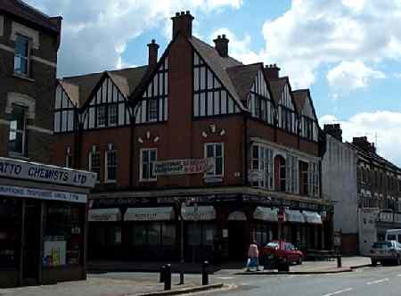 Ruskin Arms, High Street North, Manor Park in August 2002
