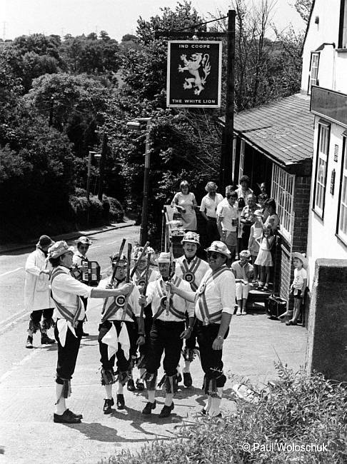 White Lion, Lion Hill, Fobbing & Rumford Morris Men - circa 1976