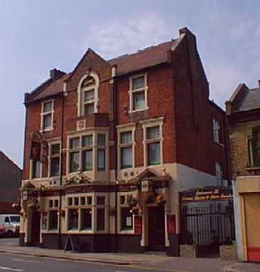 Golden Lion, 289 Victoria Avenue, Prittlewell - 25th July 1999