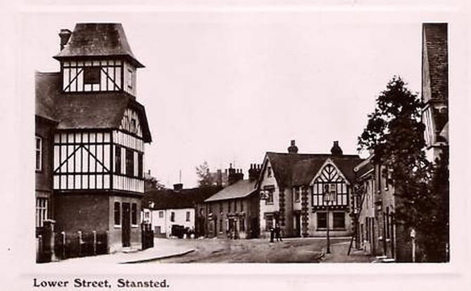 The Kings Arms is directly ahead and across the T-junction; plus the sign and a bit of the frontage of the Queens Head on the right hand side.