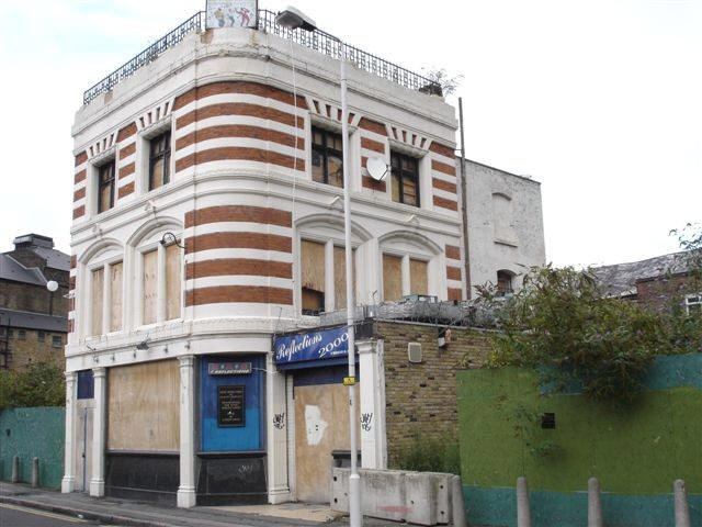 Railway Tavern, 8 Bridge Road, Stratford - in April 2006