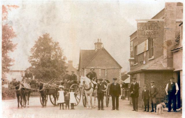 Red Lion, The Street, Tolleshunt D'Arcy - This shows Ernest Blaxall on the right, in the bowler sometime between 1894 and 1920