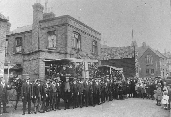 Coach & Horses, Baker's Entry & Paradise Row, Waltham Abbey - in 1910