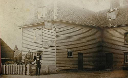 The White Hart Public house with Walter Farthing who was landlord from 1897 to 1916