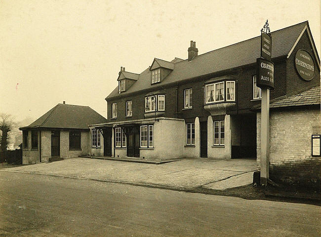 ../Chigwell/Three Jolly Wheelers, Woodford Bridge - in 1929