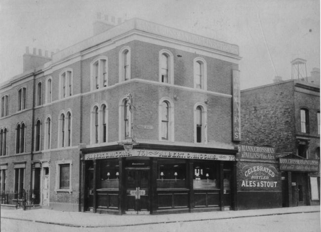 Horns, 73 Lefevre Road, Bow E3, junction of Roman road - circa 1914 with Landlord Albert E Higgins