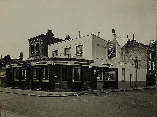 Rising Sun, 118 Larkhall Lane, Clapham SW4