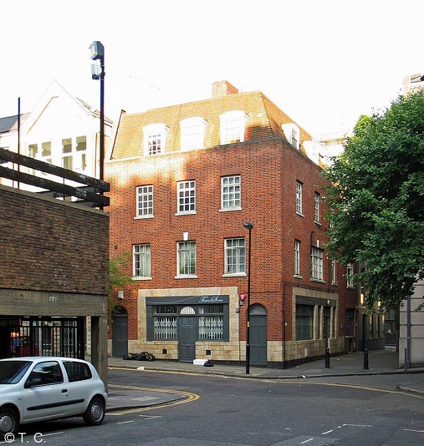 Horseshoe & Magpie, 5 Topham Street EC1 - in June 2013