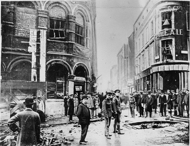 Old Bell, 23 Wellington Street, St Paul - in 1915 after bomb damage