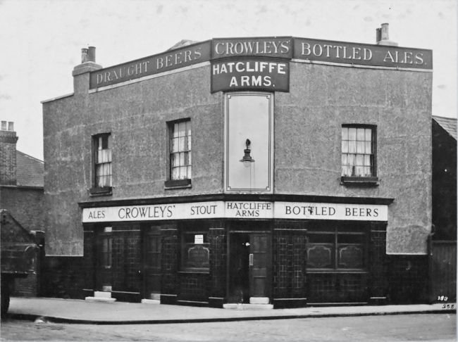 Hatcliffe Arms, Blackwall lane at the corner of Commerell Street - circa 1930.