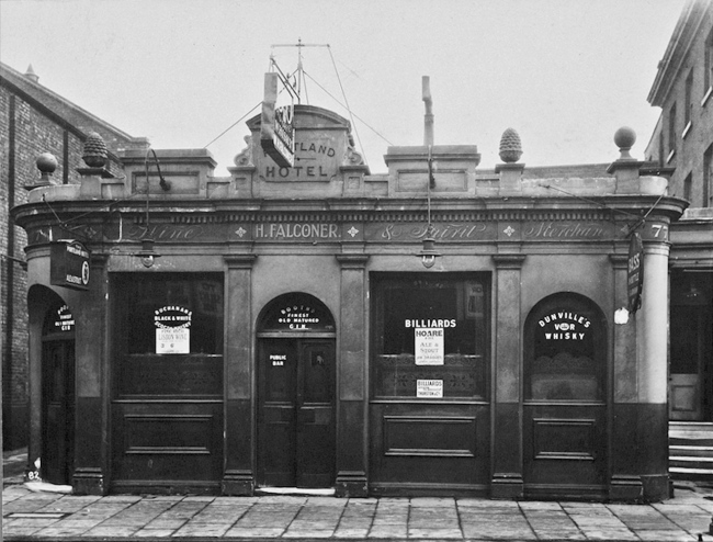 The Portland Hotel, London Street, Greenwich; The landlord was H Falconer. London Street is now Greenwich High Street. In 1930