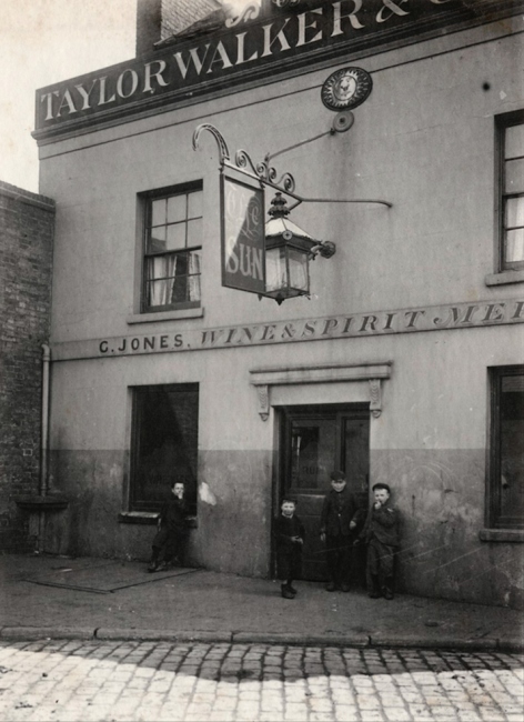 The Sun, Wood Wharf, Greenwich. The landlord is George Jones. In 1898