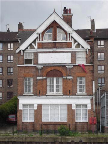 Beehive, High Hill Ferry, E5 - in June 2007