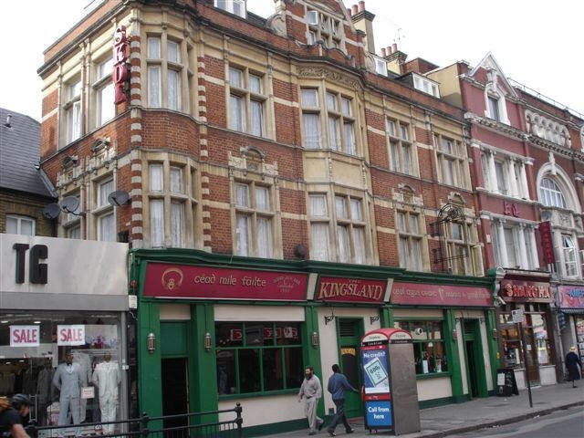 Bull Inn, 37 Kingsland High Street - in September 2006