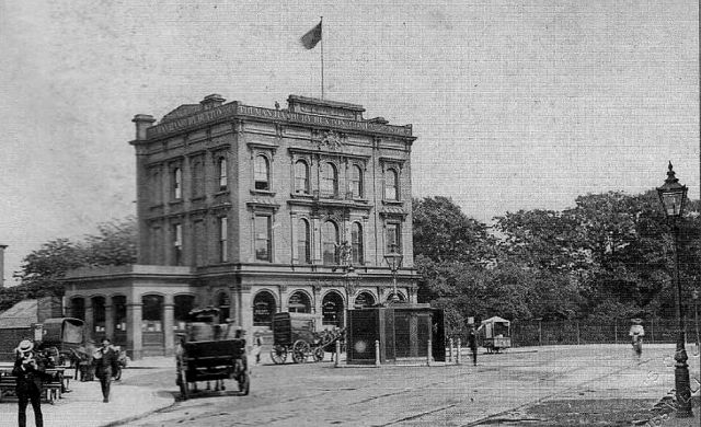 Royal Hotel, Wetherell Road, South Hackney, E9 - in June 2007