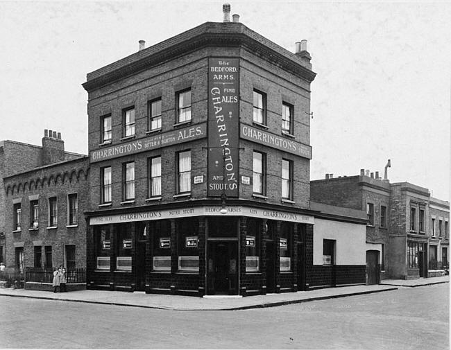 Bedford Arms, 93 Andover Road & Victor road (on the right), Holloway N7 - circa 1930