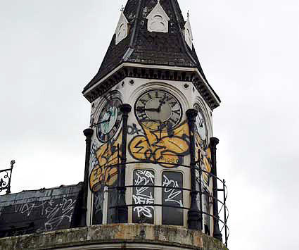 The dial of the Railway Hotel clock says Railway Hotel, cool