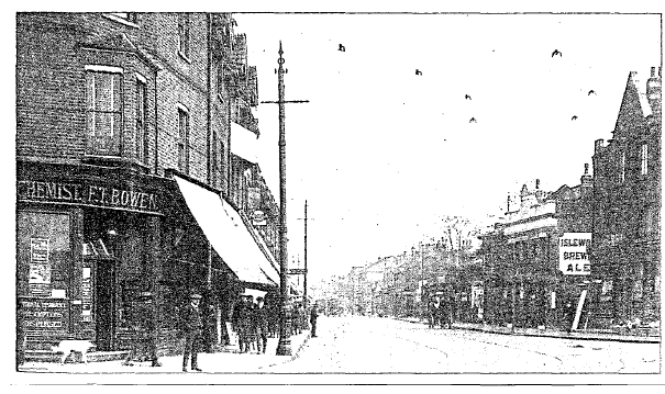 The pub on the right was the Horse and Groom, subsequently re-named to the Kilkenny Tavern.