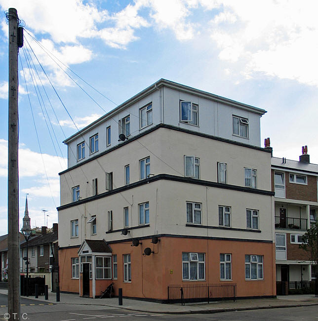 Princess of Wales, 130 Brownfield Street E14 - in July 2014