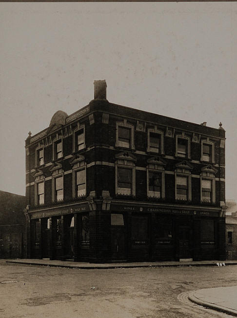 St Helena Tavern, 23 St Helena Road, Rotherhithe