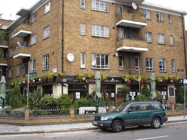 Beehive, New North Road, N1 - in October 2007