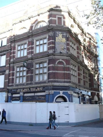 St Johns Tavern, 171 Tooley Street SE1 - in November 2006