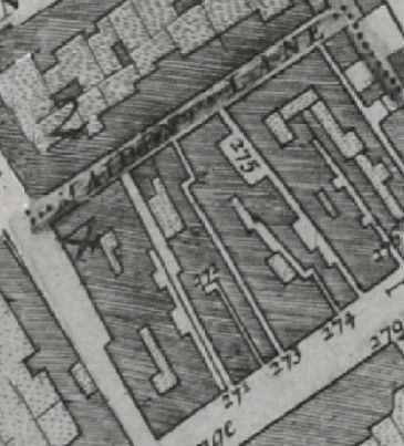 In 1682 Morgans map of London, showing the Bull Inn between Strand and Maiden Lane. Listed are 271 Thatch alley ; 272 Heathcot Court ; 273 Bailys alley  ; 274 Queens head Court ; 275 Bull Inne and 276 Shearmans Entry for completeness.