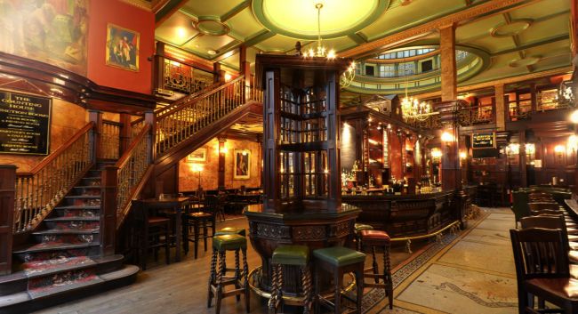 Counting House, 50 Cornhill, the interior of this former bank turned pub in 2015.