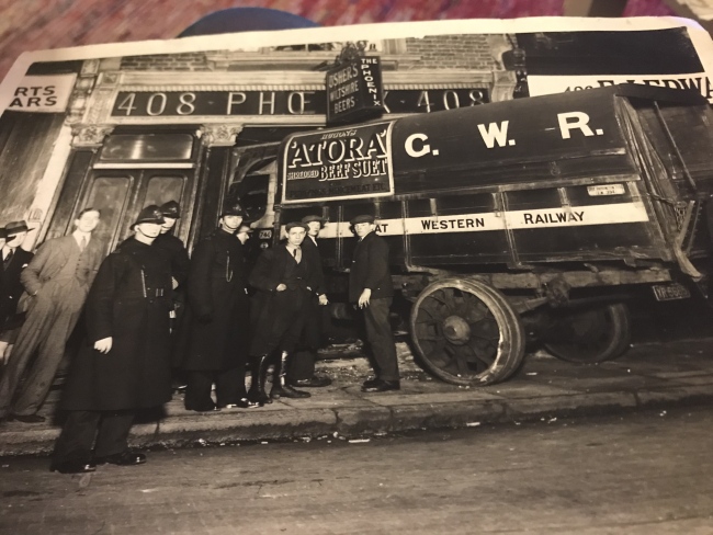 GWR Lorry crashes into the Phoenix, at 408 Euston Road NW1  - circa 1925; when F J Edwards is at 406 Euston road