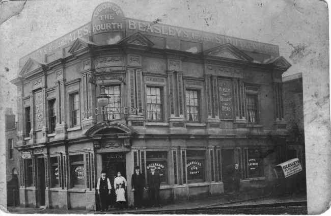 Thomas Chenery, Elizabeth Chenery and three of their five children standing outside the George IV, 141 Kingsman Street, Woolwich in 1908