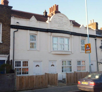 Bricklayers Arms, 67 / 69 Ealing Road, Brentford - in January 2010