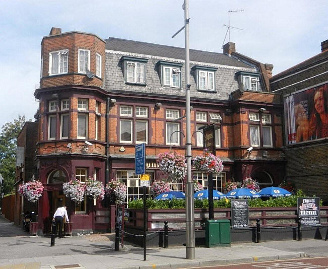 Old Hat, 128 Broadway, Ealing, W13 - in August 2011