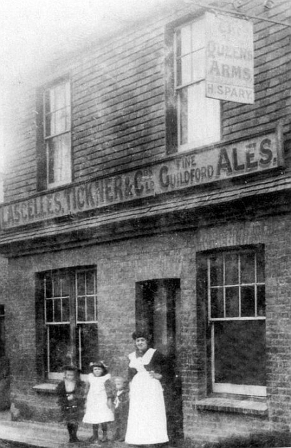 Queens Arms, 31 Bedfont Lane, Feltham  - in 1910