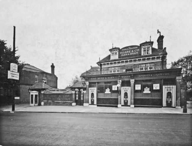 The Hare & Hounds, North End at the corner of Wildwood Grove in 1930.