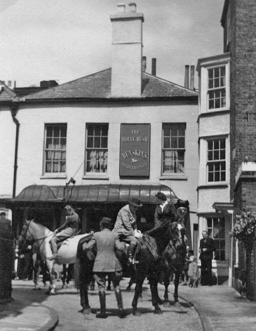 Holly Bush, 22 Holly Mount, Hampstead NW3 - A Benskins pub