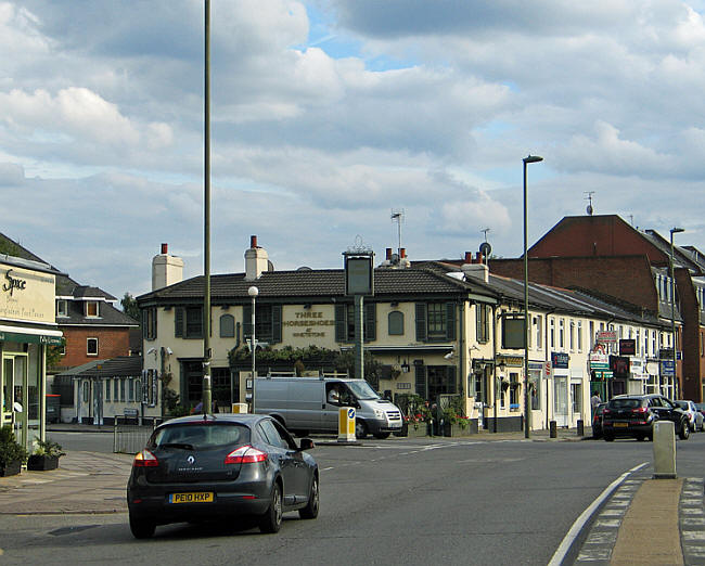 Three Horse Shoes, 1166-1168 High Road N20 - in July 2015