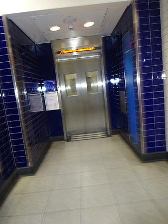 Bond street lift from platform on Jubilee line