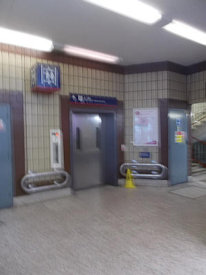 Lift at Fenchurch street entrance to all Upper concourses - May 2019
