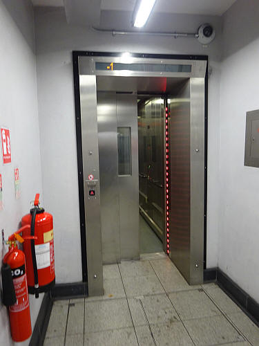 Finsbury Park lift at platform level
