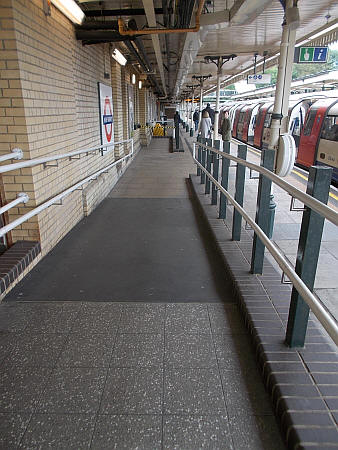 High Barnet gradual ramp from platform