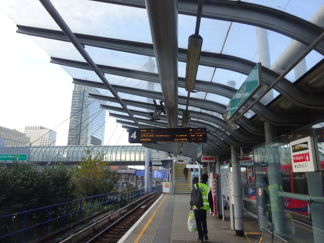 Poplar DLR station platform and bridge    - in November 2021